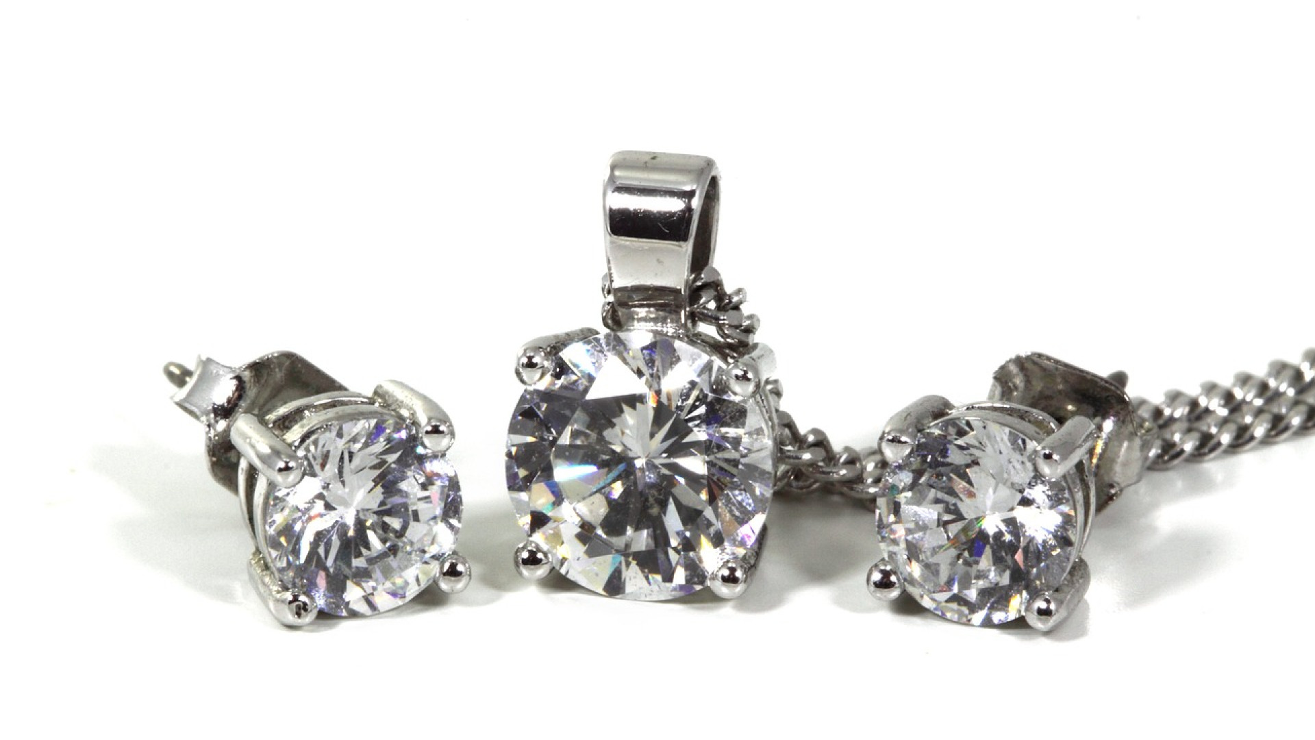 Les Quatre C des Diamants : Guide pour Choisir des Bijoux d'Exception